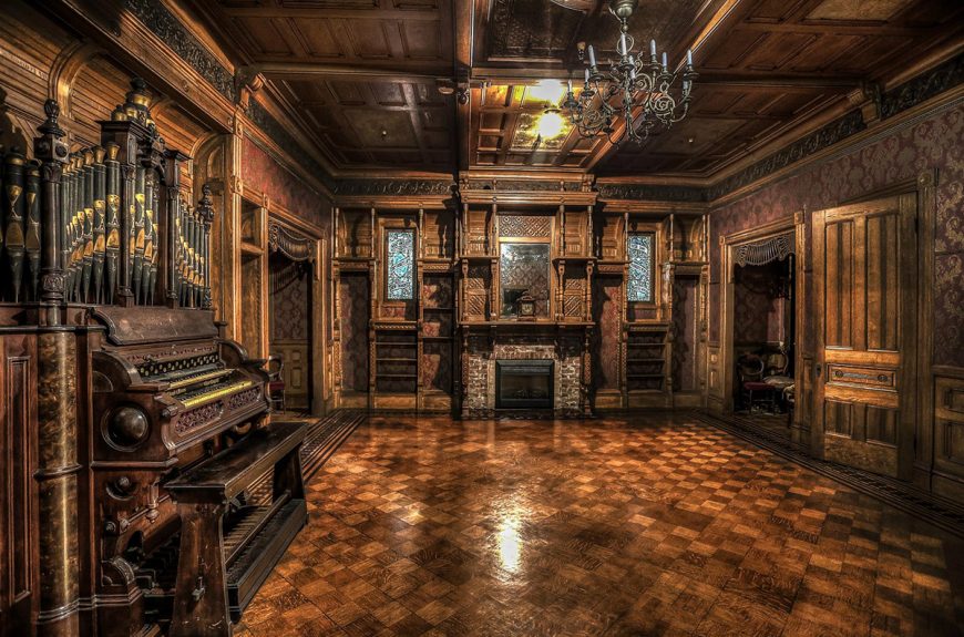Tours at the Winchester Mystery House